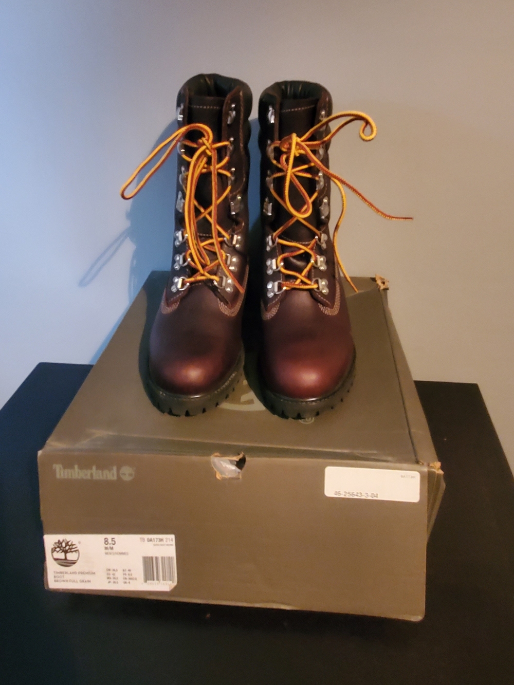Timberland Men's Dark Brown Leather Boots with Yellow Laces